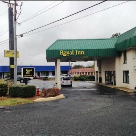 Royal Inn Columbia/Fort Jackson Exterior foto