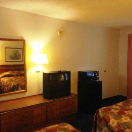 Royal Inn Columbia/Fort Jackson Exterior foto