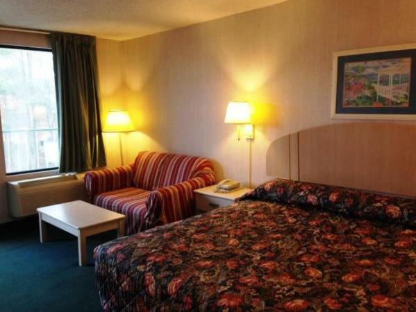 Royal Inn Columbia/Fort Jackson Exterior foto